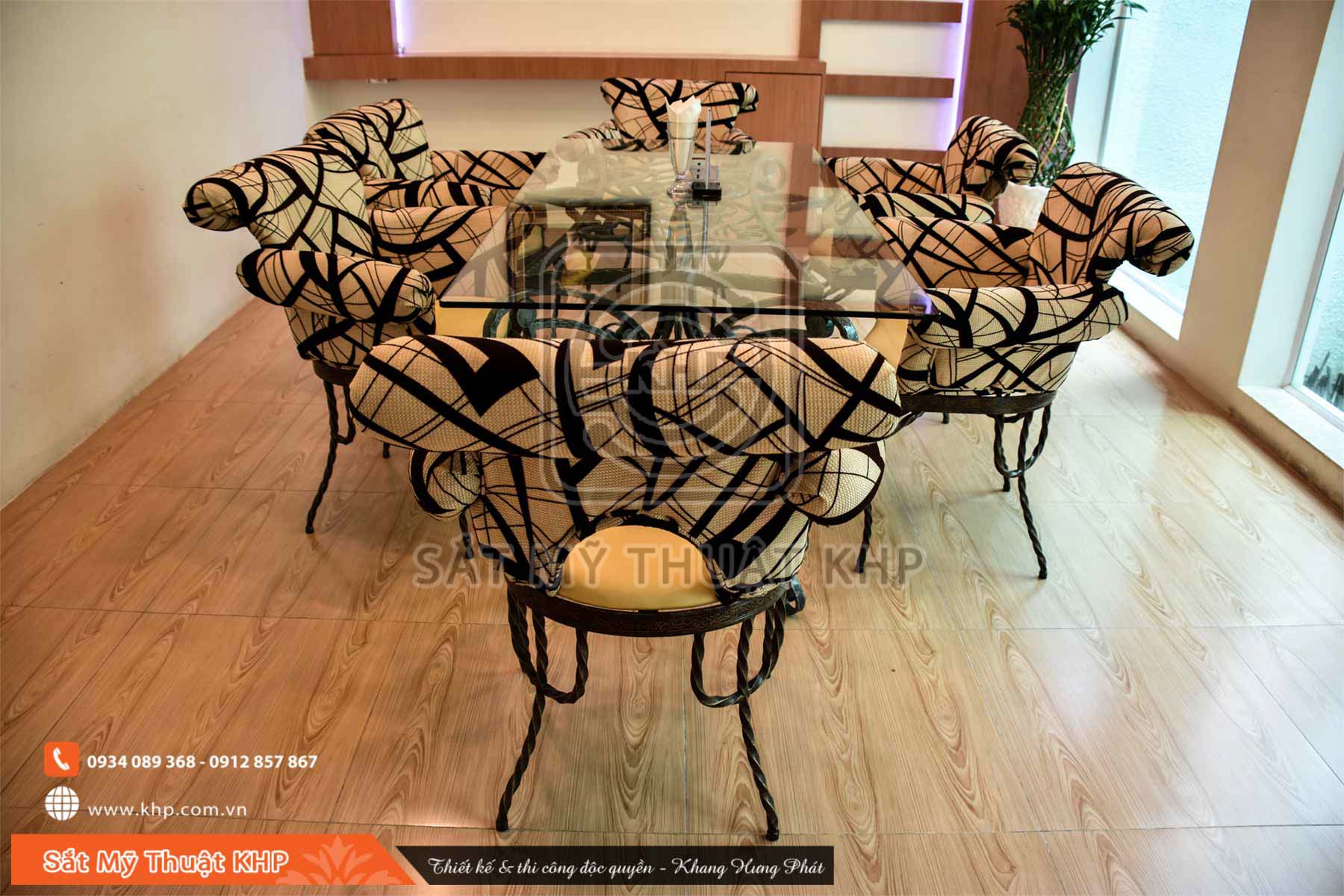 Bộ Bàn ghế Sắt Mỹ Thuật Cách Tân Hiện Đại BG003 1 Bộ Bàn ghế Sắt Mỹ Thuật Cách Tân Hiện Đại BG003