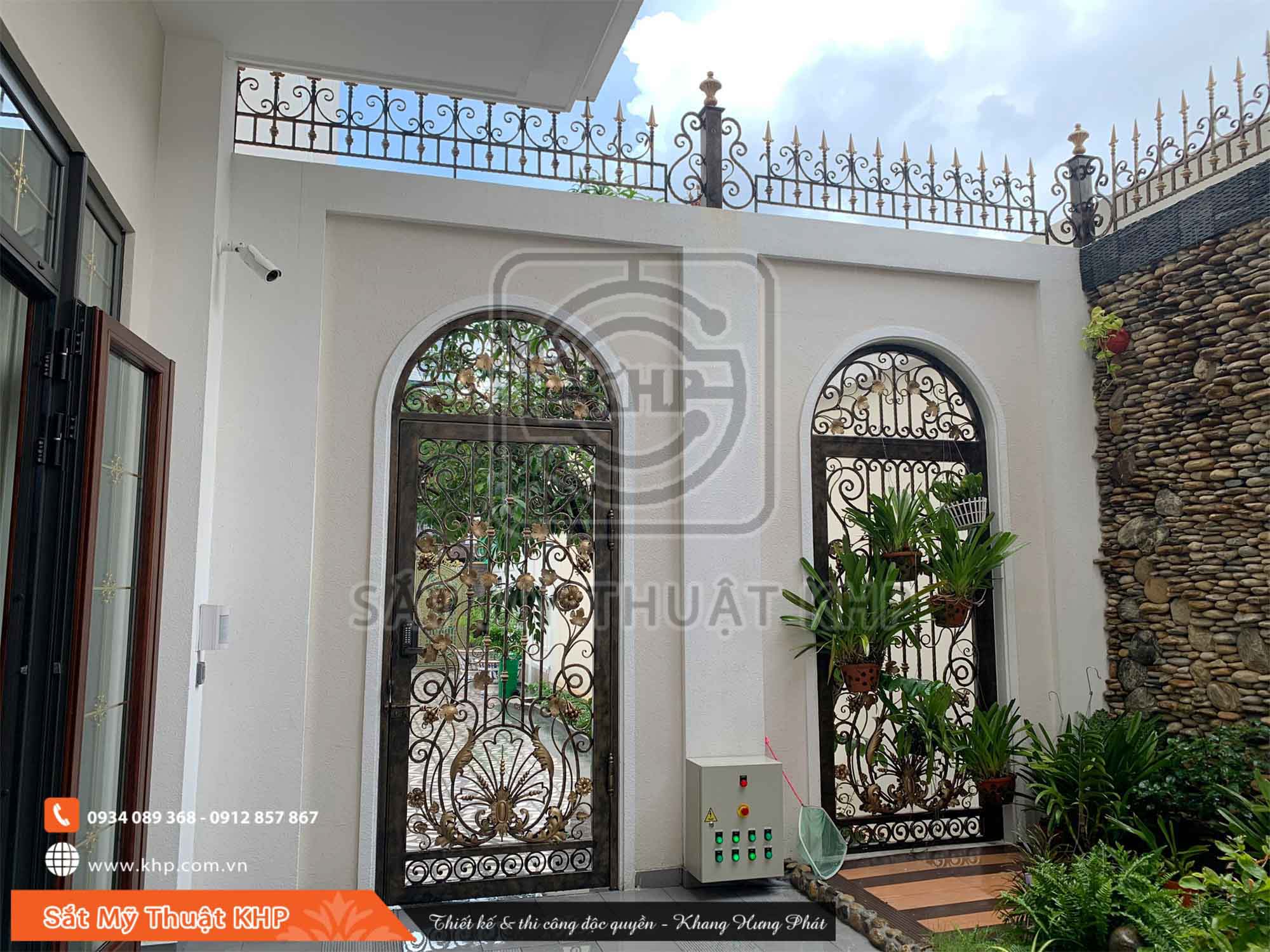 Cửa cổng Sắt Mỹ Thuật Cổ Điển DR004 3 Cửa cổng Sắt Mỹ Thuật Cổ Điển DR004 - Ảnh 3